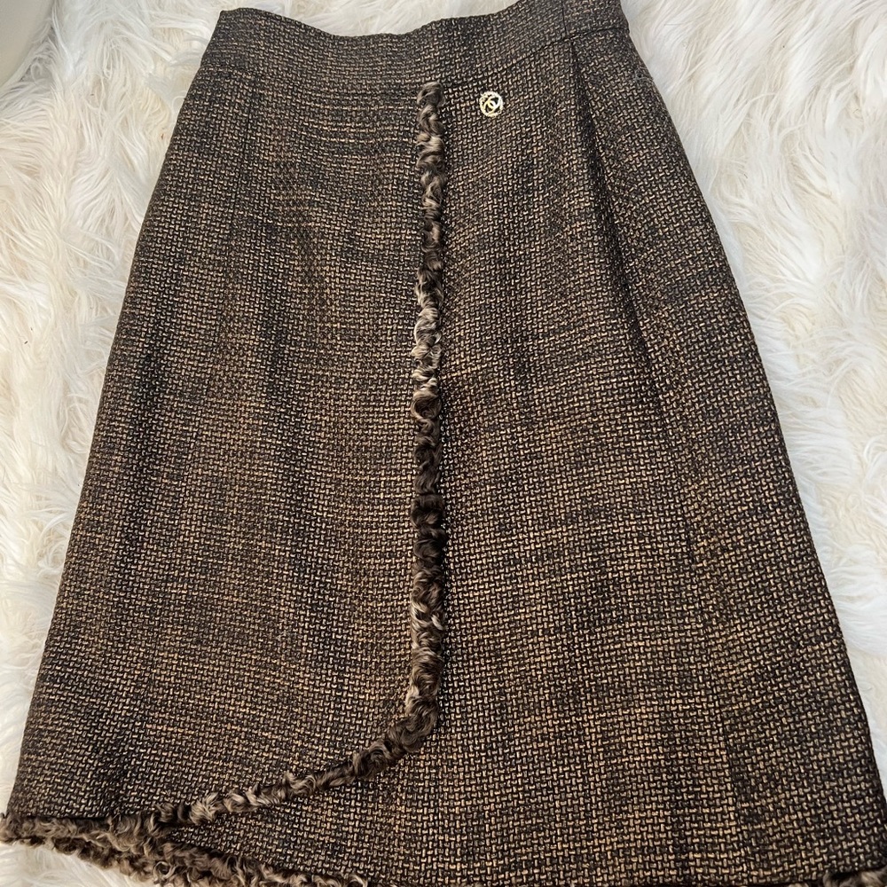Chanel VINTAGE 09A NEW TAGS PARIS- MOSCOW Tweed Brown Gold Skirt Agneau fur FR36